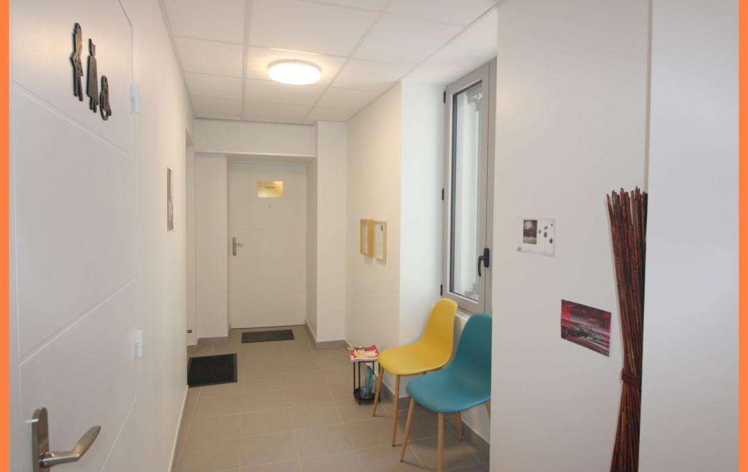 Annonces MEYZIEU : Local / Bureau | MONTLUEL (01120) | 30 m2 | 105 000 € 